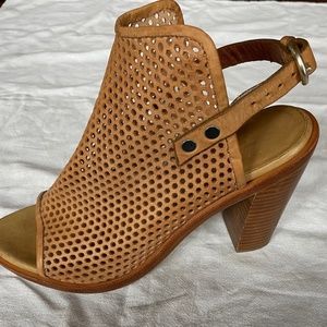 Rag & Bone Tan Leather Slingback Sandals with 4" Heel. Size 40